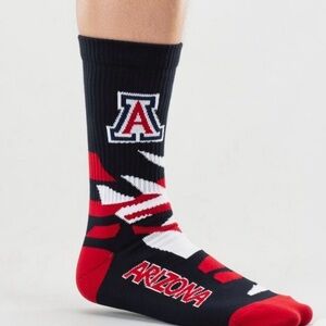Arizona Wildcats Shattered Camp Red Black White Socks Size Large(10-13) Men’s